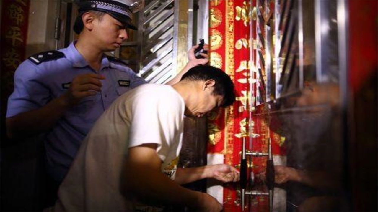 呼和浩特请开锁师傅开了锁后，师傅